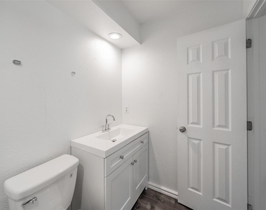 5812 Regatta Circle - Photo Thumbnail 21