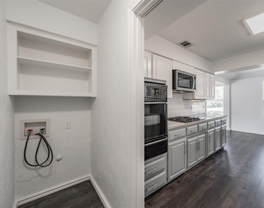 5812 Regatta Circle - Photo Thumbnail 16