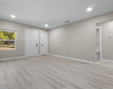1903 Beauford Road - Photo Thumbnail 3
