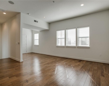 2525 State Street - Photo Thumbnail 14