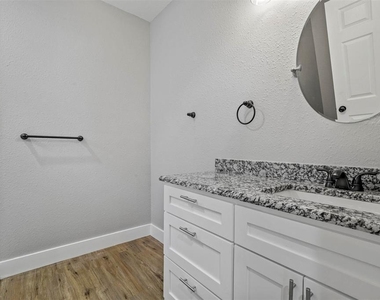 516 E Heron Street - Photo Thumbnail 12