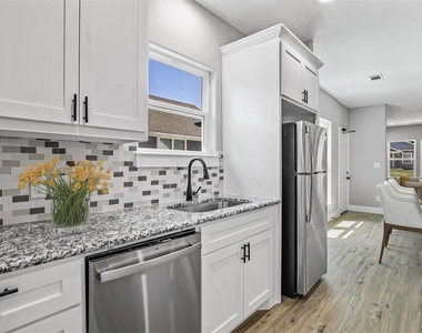 512 E Heron Street - Photo Thumbnail 3