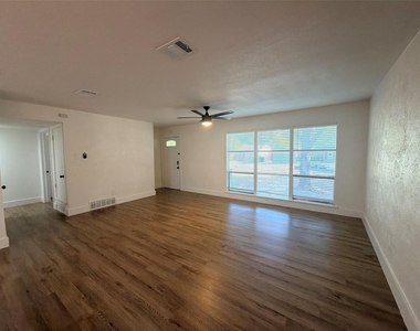 2309 Ballycastle Drive - Photo Thumbnail 6