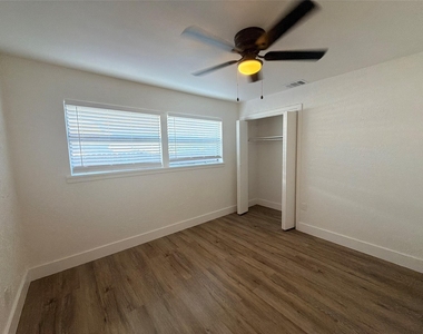 2309 Ballycastle Drive - Photo Thumbnail 10