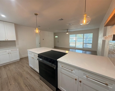 2309 Ballycastle Drive - Photo Thumbnail 5