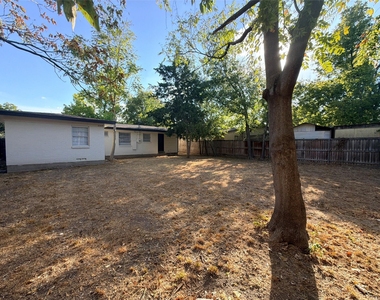 2309 Ballycastle Drive - Photo Thumbnail 12