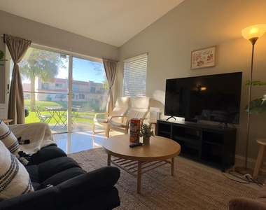 5811 Nw 57th Avenue - Photo Thumbnail 4