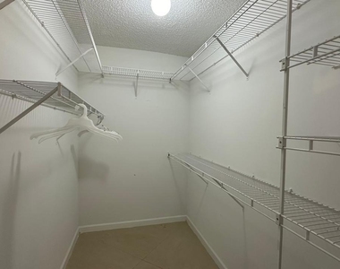 5811 Nw 57th Avenue - Photo Thumbnail 13