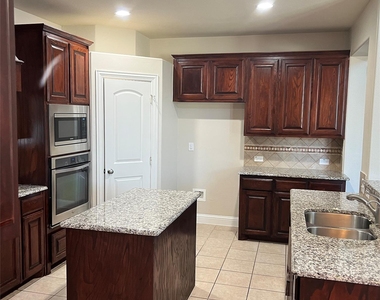 3532 Ballycastle Drive - Photo Thumbnail 9