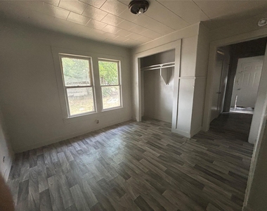 218 8th Street - Photo Thumbnail 3