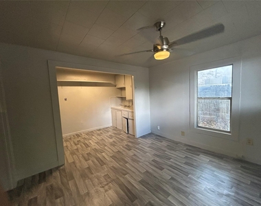 218 8th Street - Photo Thumbnail 8