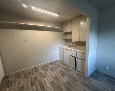 218 8th Street - Photo Thumbnail 6