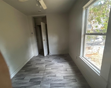 218 8th Street - Photo Thumbnail 1