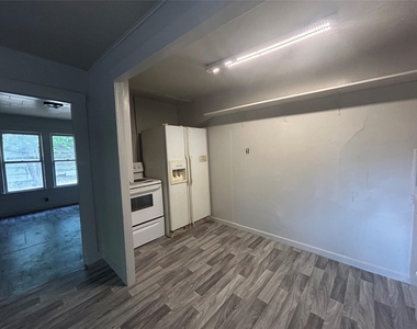 218 8th Street - Photo Thumbnail 2