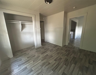 218 8th Street - Photo Thumbnail 5