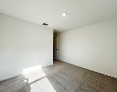 4109 Drifters Bend Drive - Photo Thumbnail 10