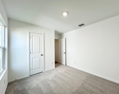 4109 Drifters Bend Drive - Photo Thumbnail 6