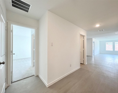 4109 Drifters Bend Drive - Photo Thumbnail 8