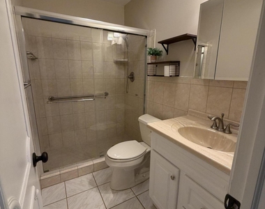 2210 Ne 67th Street - Photo Thumbnail 7