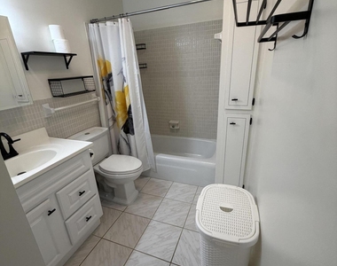 2210 Ne 67th Street - Photo Thumbnail 9