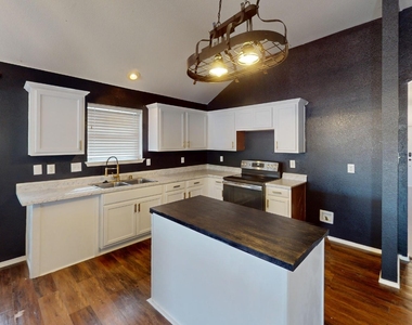 1815 Shanna Drive - Photo Thumbnail 5