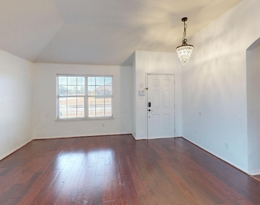 1815 Shanna Drive - Photo Thumbnail 3