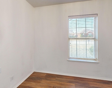 1815 Shanna Drive - Photo Thumbnail 19