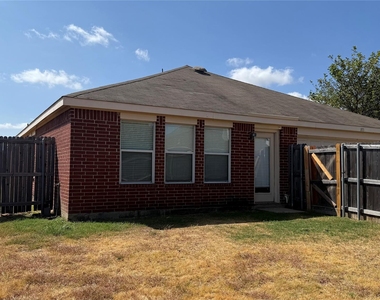 1815 Shanna Drive - Photo Thumbnail 21