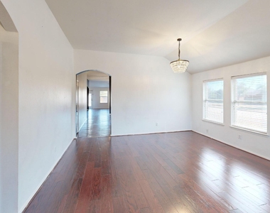 1815 Shanna Drive - Photo Thumbnail 10