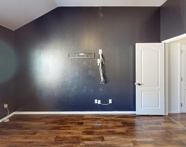 1815 Shanna Drive - Photo Thumbnail 13