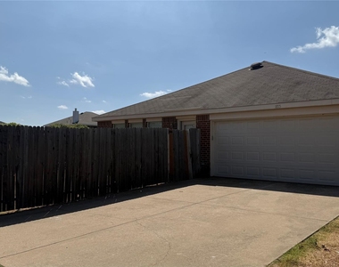1815 Shanna Drive - Photo Thumbnail 22