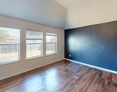 1815 Shanna Drive - Photo Thumbnail 7