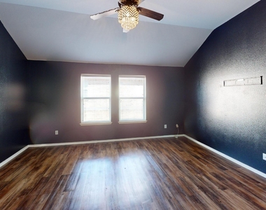 1815 Shanna Drive - Photo Thumbnail 14