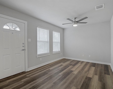 324 W Munson Street - Photo Thumbnail 1
