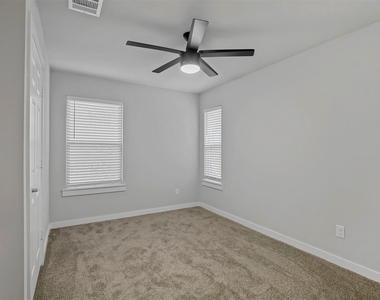324 W Munson Street - Photo Thumbnail 5