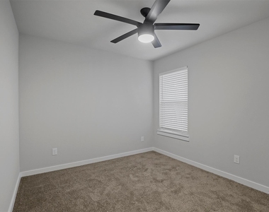 324 W Munson Street - Photo Thumbnail 6