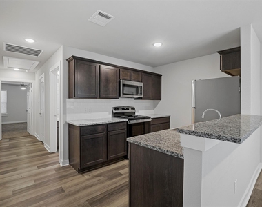 324 W Munson Street - Photo Thumbnail 2