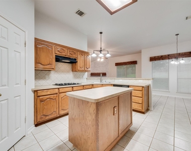 2760 Beacon Hill Drive - Photo Thumbnail 11