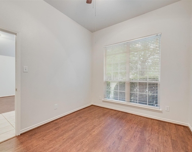 2760 Beacon Hill Drive - Photo Thumbnail 8