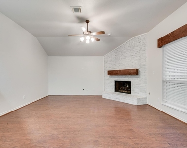 2760 Beacon Hill Drive - Photo Thumbnail 12