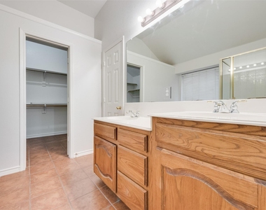 2760 Beacon Hill Drive - Photo Thumbnail 17