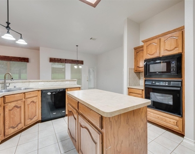 2760 Beacon Hill Drive - Photo Thumbnail 10