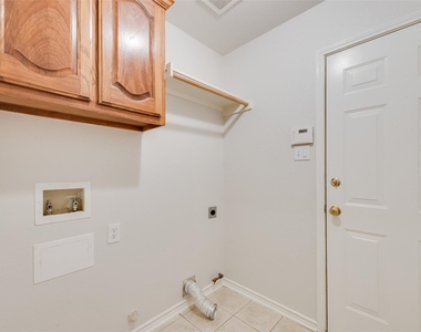 2760 Beacon Hill Drive - Photo Thumbnail 25