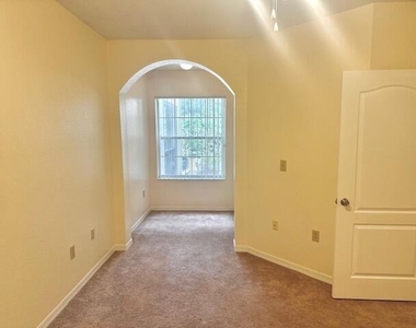 116 Sw Peacock Boulevard - Photo Thumbnail 10
