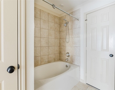 12604 Bay Avenue - Photo Thumbnail 19