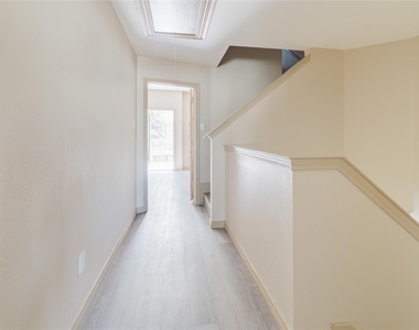 12604 Bay Avenue - Photo Thumbnail 12