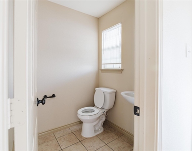 12604 Bay Avenue - Photo Thumbnail 8