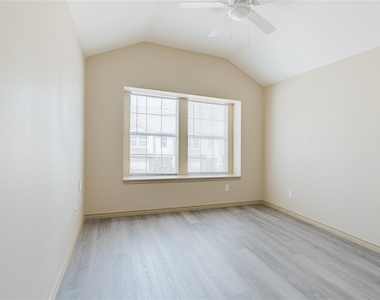 12604 Bay Avenue - Photo Thumbnail 10