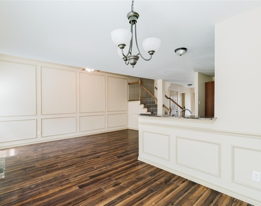 12604 Bay Avenue - Photo Thumbnail 3