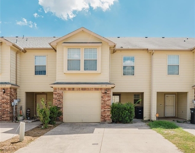 12604 Bay Avenue - Photo Thumbnail 2
